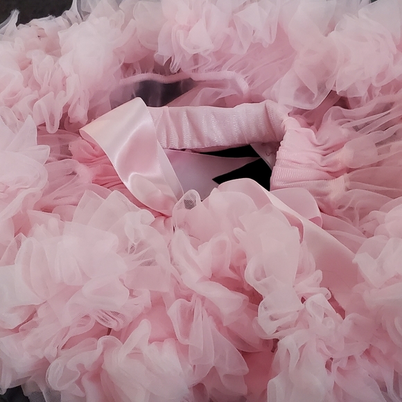 Adorable fluffy tutu.So soft....never worn.Newborn to 3 months. - Picture 2 of 2
